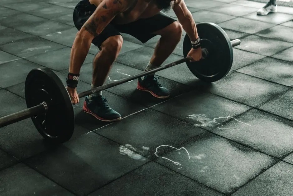 ảnh gym nam mang giày tập chuyên dụng